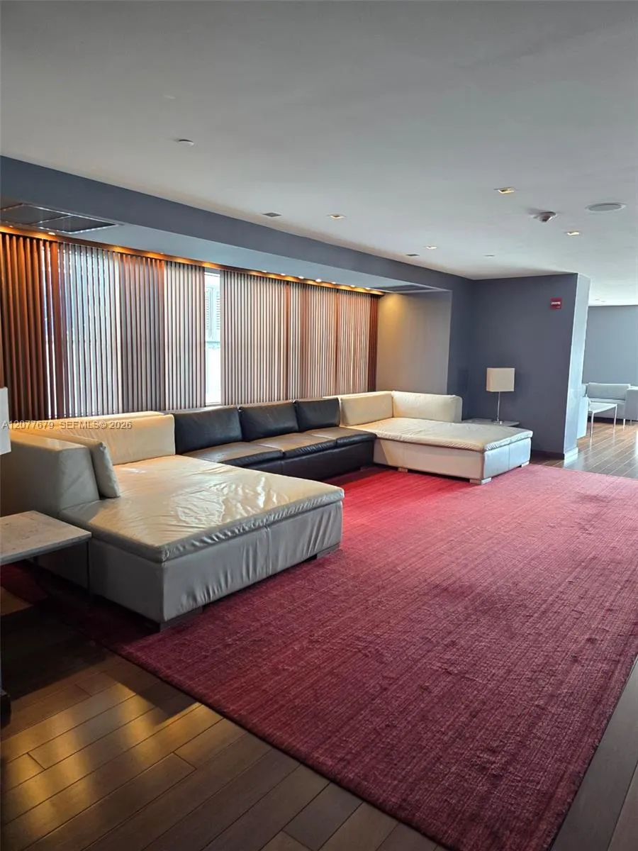 325 S Biscayne Blvd #3115 Miami, FL 33131