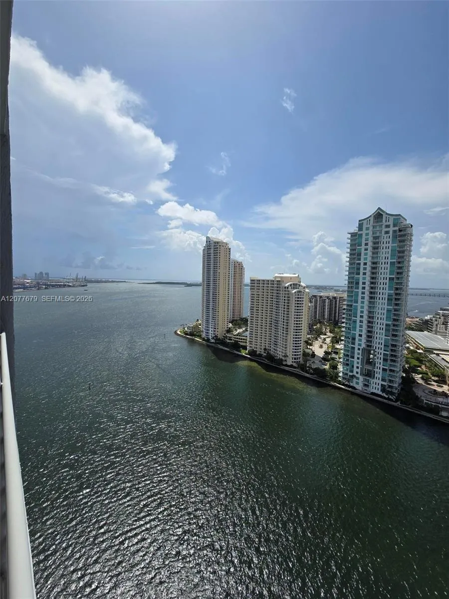 325 S Biscayne Blvd #3115 Miami, FL 33131