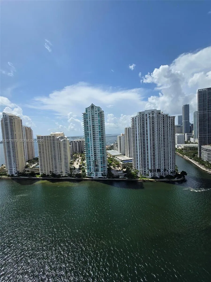 325 S Biscayne Blvd #3115 Miami, FL 33131
