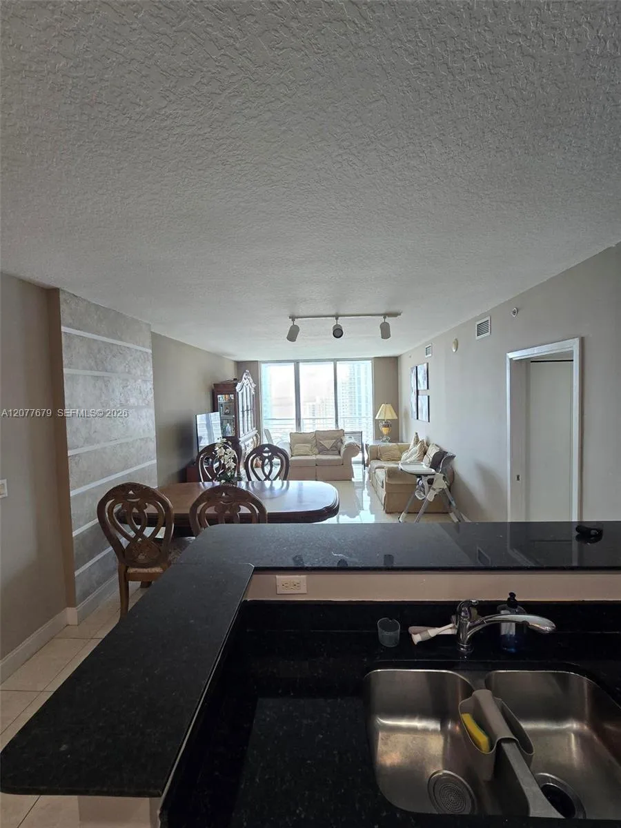 325 S Biscayne Blvd #3115 Miami, FL 33131