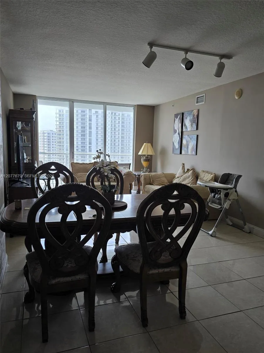 325 S Biscayne Blvd #3115 Miami, FL 33131