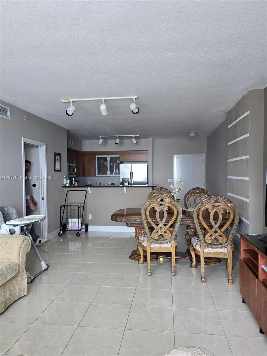 325 S Biscayne Blvd #3115 Miami, FL 33131