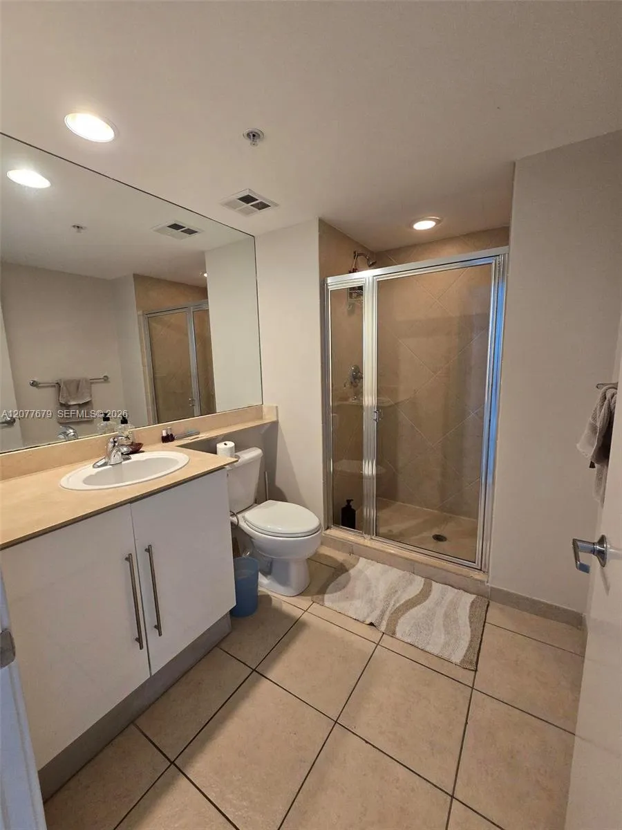 325 S Biscayne Blvd #3115 Miami, FL 33131