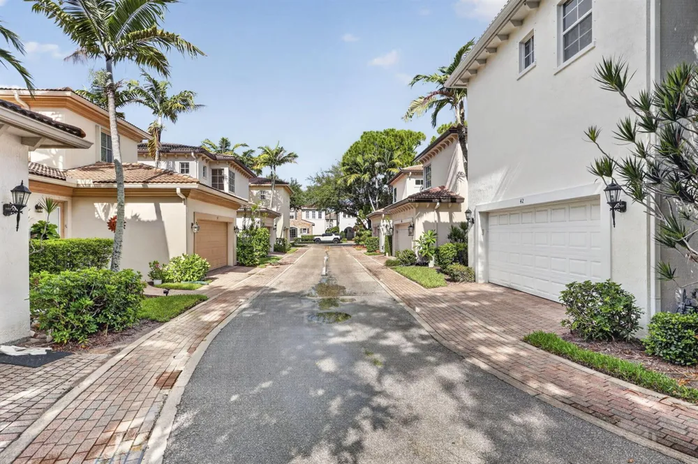 42 Stoney Drive Palm Beach Gardens, FL 33410
