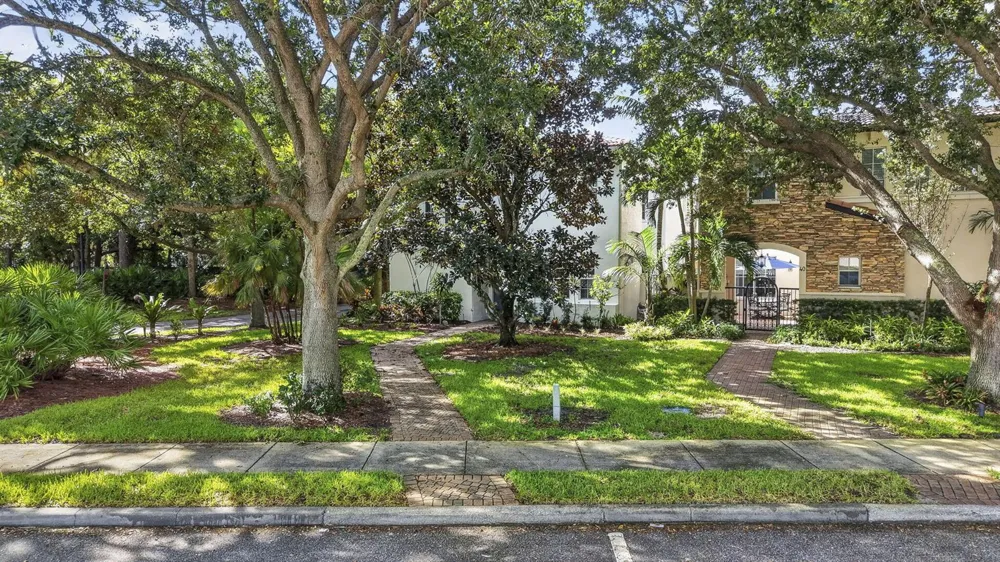 42 Stoney Drive Palm Beach Gardens, FL 33410
