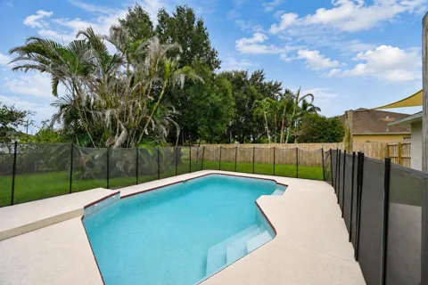 1755 SW Castinet Lane