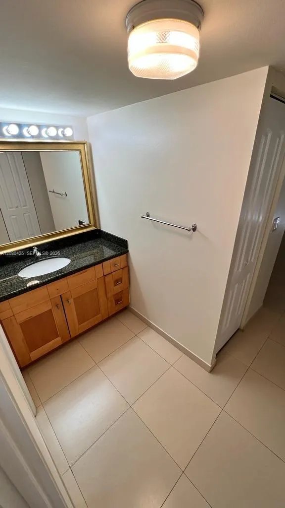 20500 W Country Club Dr #204 Aventura, FL 33180