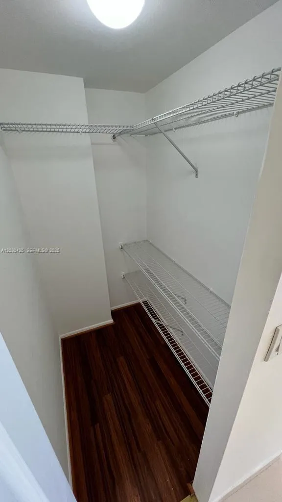 20500 W Country Club Dr #204 Aventura, FL 33180