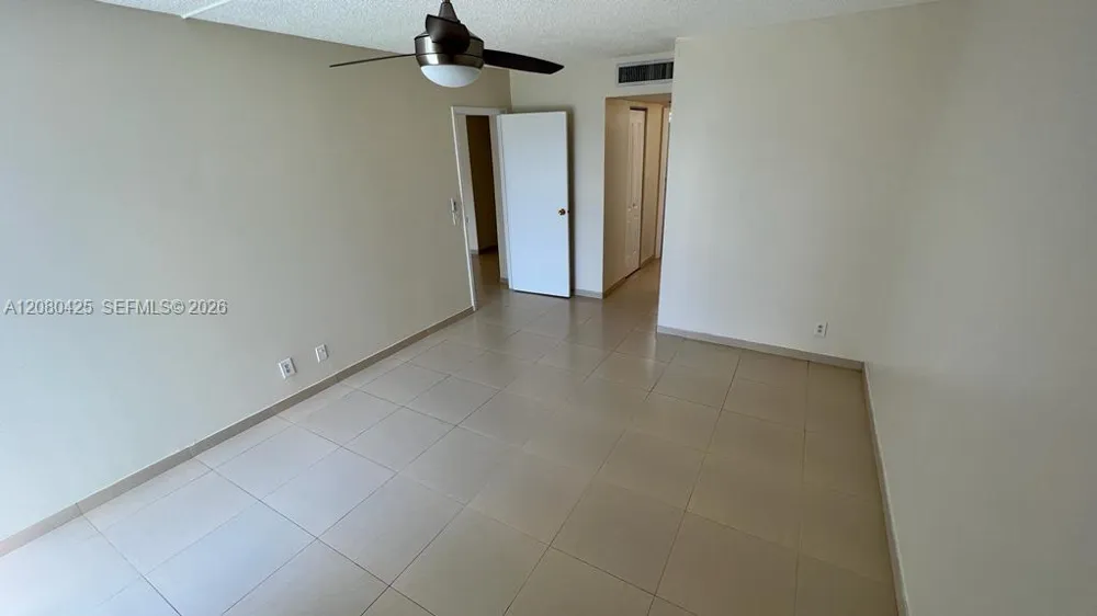 20500 W Country Club Dr #204 Aventura, FL 33180