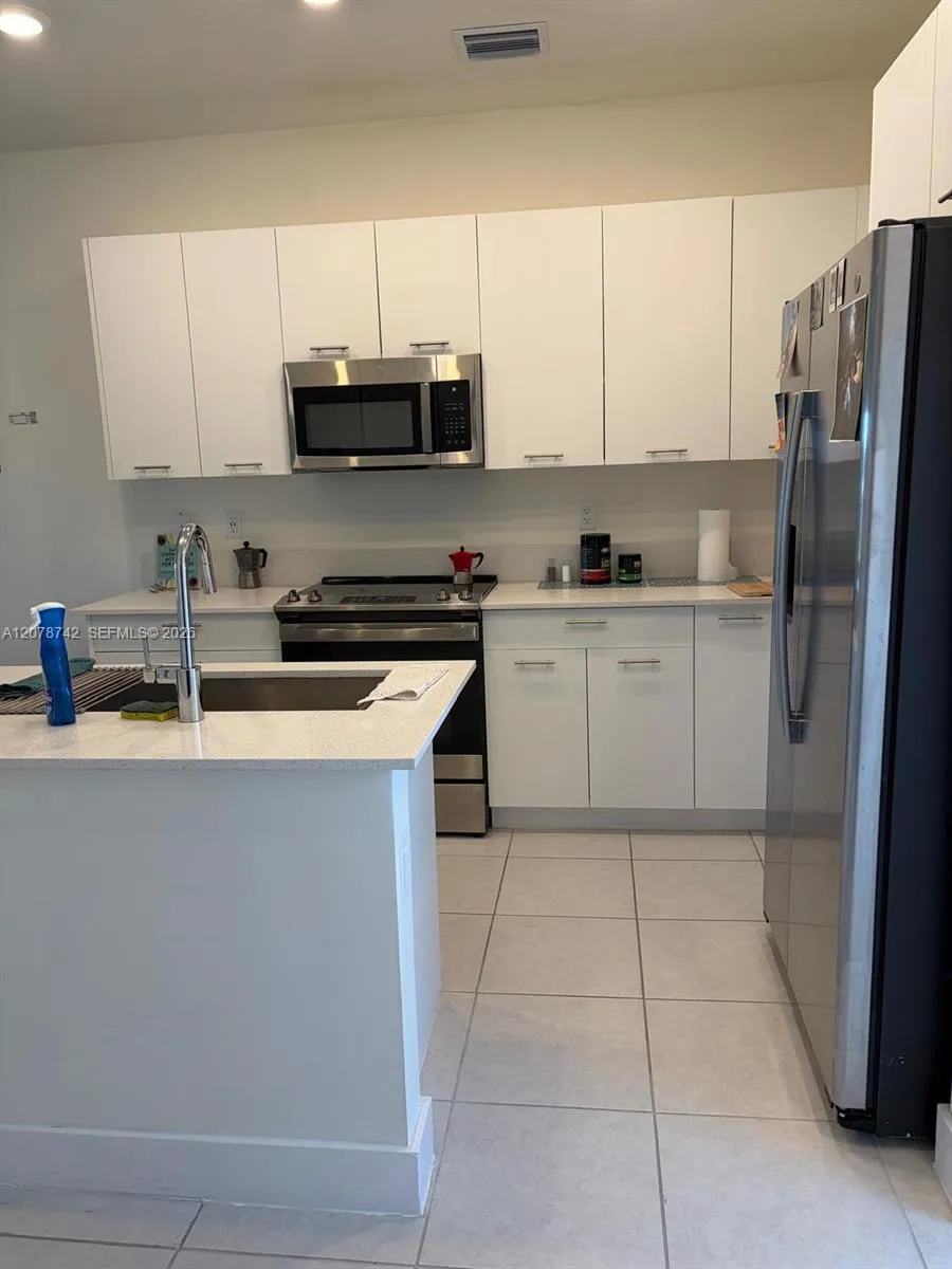 8001 NW 41st St #F-310 Doral, FL 33166