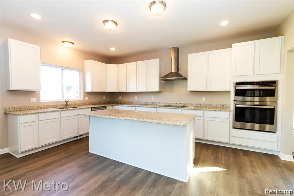 34607 John Bartley Circle Sterling Heights City, MI 48310
