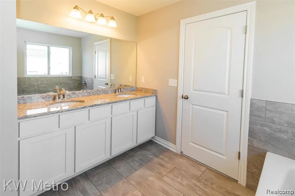 34607 John Bartley Circle Sterling Heights City, MI 48310