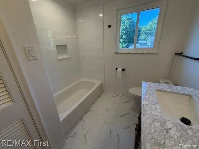 971 Canterbury Road Grosse Pointe Woods City, MI 48236