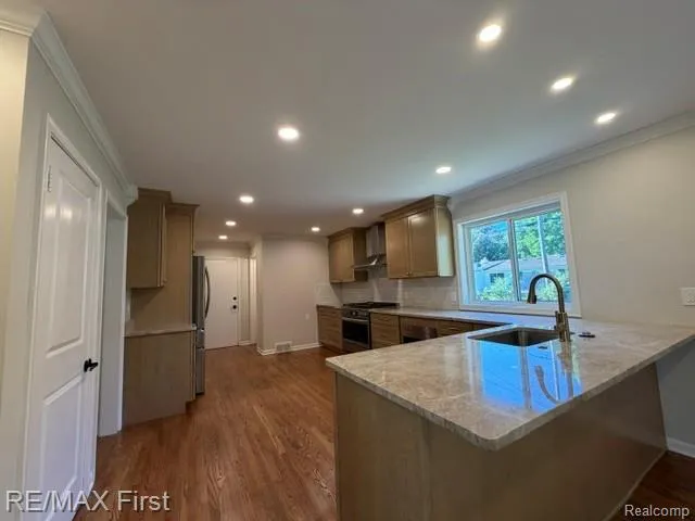 971 Canterbury Road Grosse Pointe Woods City, MI 48236