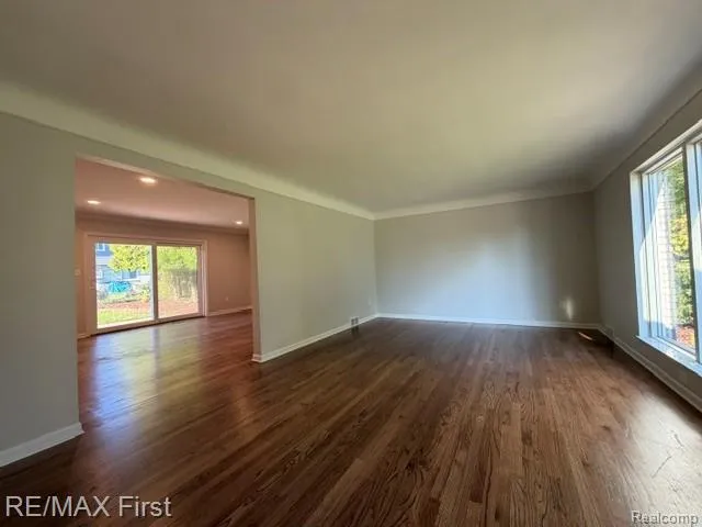 971 Canterbury Road Grosse Pointe Woods City, MI 48236