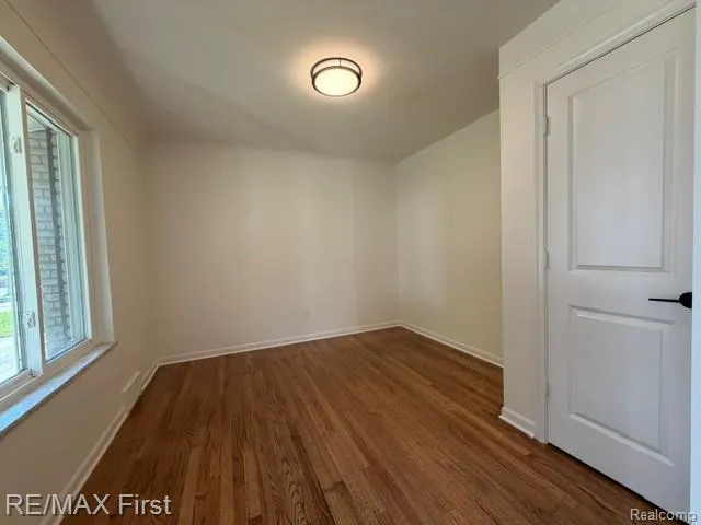 971 Canterbury Road Grosse Pointe Woods City, MI 48236