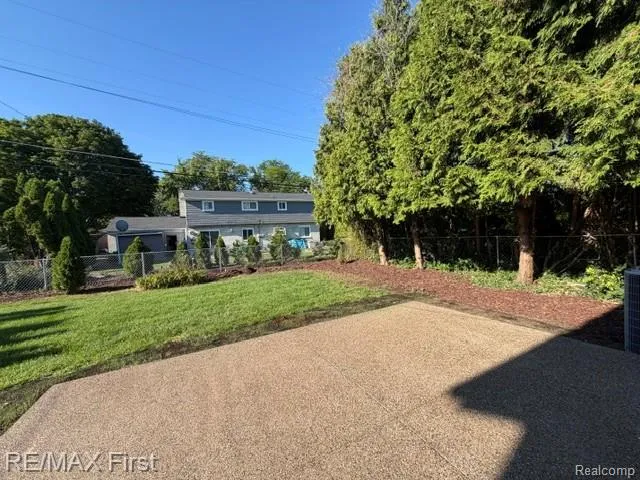 971 Canterbury Road Grosse Pointe Woods City, MI 48236