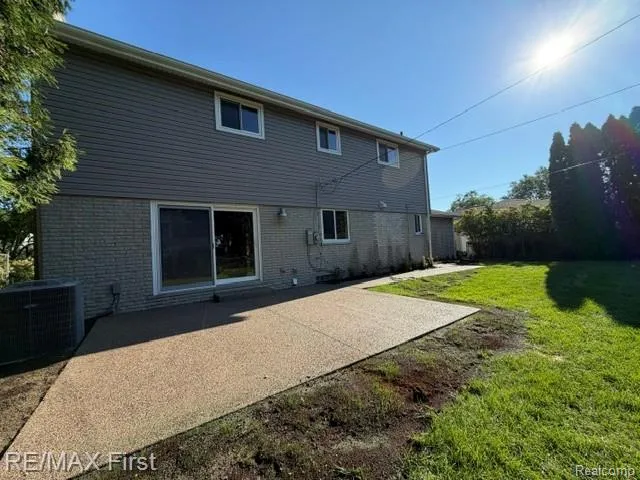 971 Canterbury Road Grosse Pointe Woods City, MI 48236