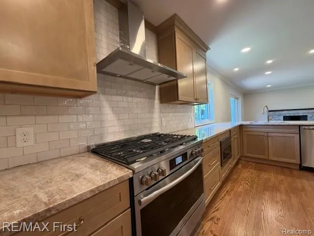 971 Canterbury Road Grosse Pointe Woods City, MI 48236