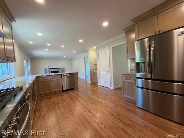 971 Canterbury Road Grosse Pointe Woods City, MI 48236