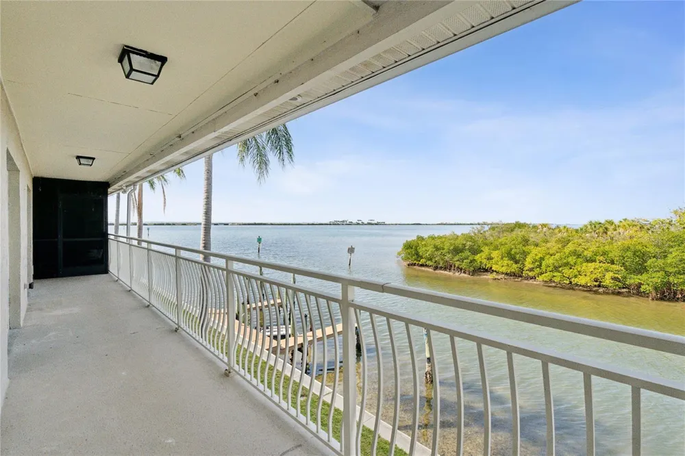 8829 BAY POINTE DRIVE #206 Tampa, FL 33615