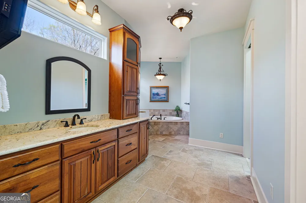 928 Black Bear TRL Jasper, GA 30143