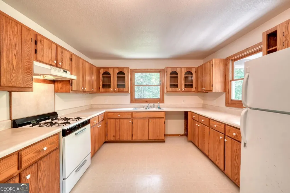1493 Greasy Creek Road Brasstown, NC 28902