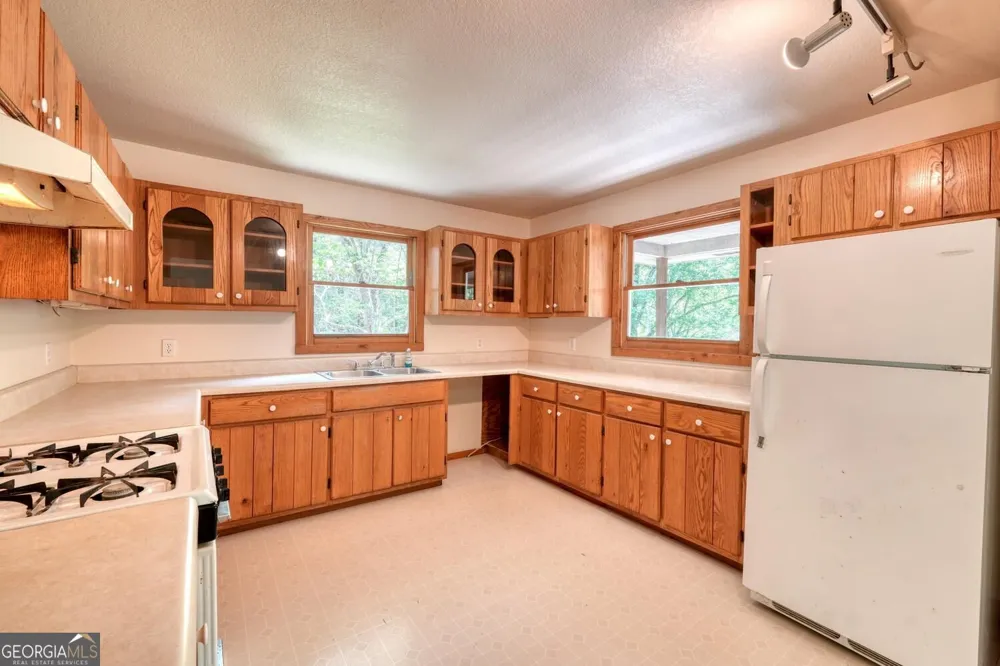 1493 Greasy Creek Road Brasstown, NC 28902