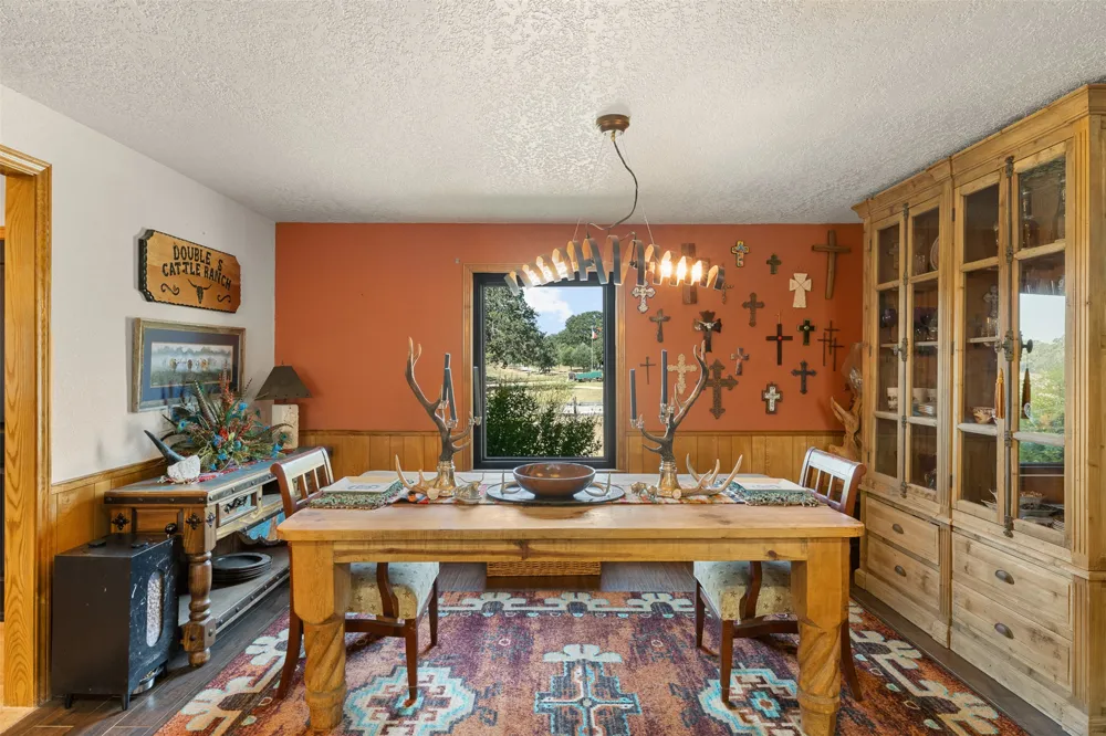 1045 Private Road 7005 Lexington, TX 78947