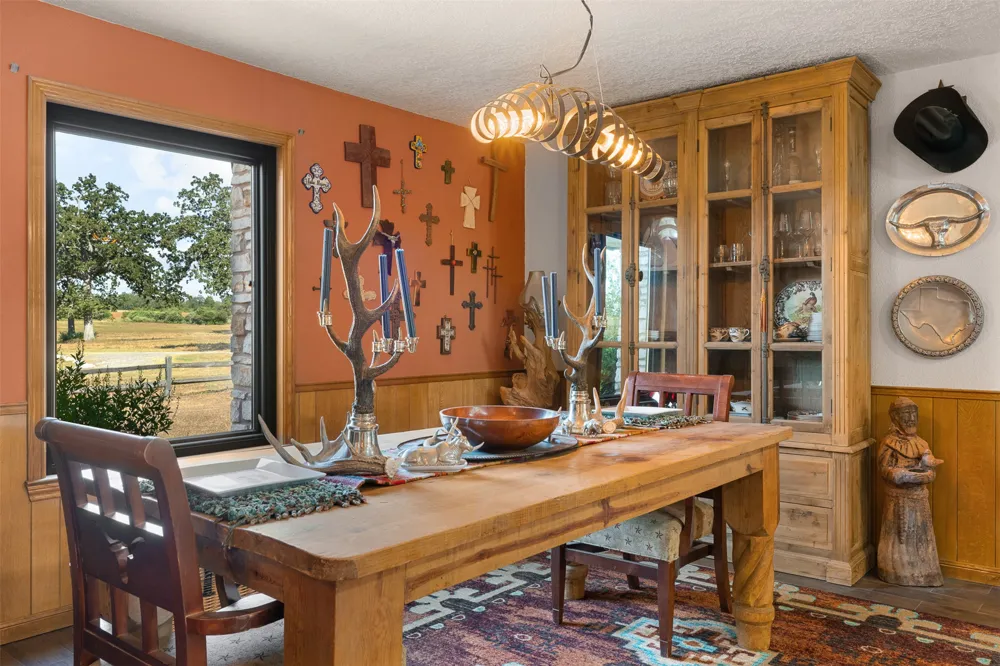 1045 Private Road 7005 Lexington, TX 78947