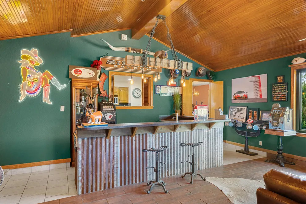 1045 Private Road 7005 Lexington, TX 78947