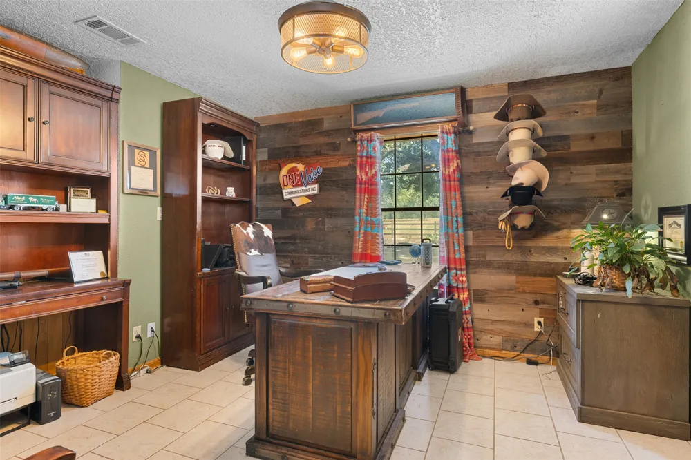 1045 Private Road 7005 Lexington, TX 78947