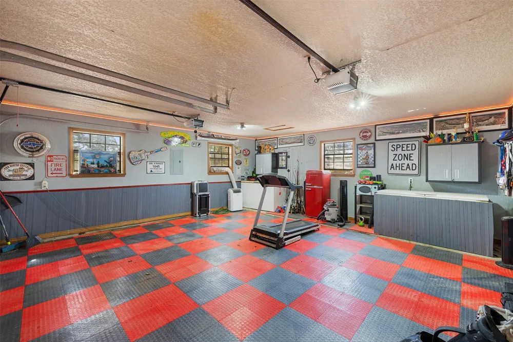 1045 Private Road 7005 Lexington, TX 78947
