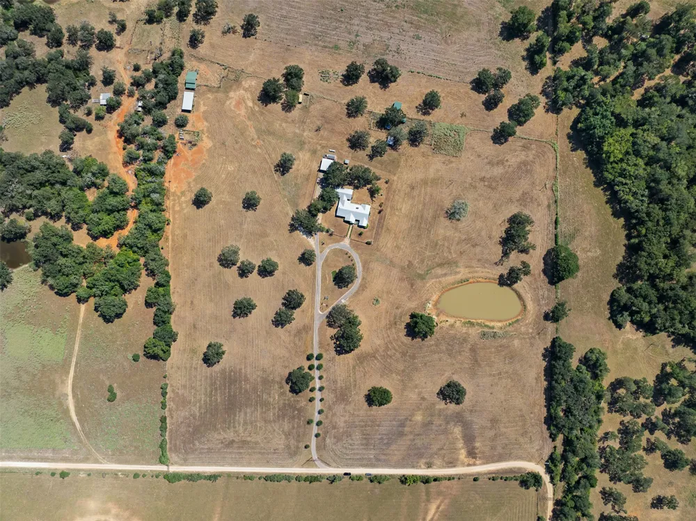 1045 Private Road 7005 Lexington, TX 78947