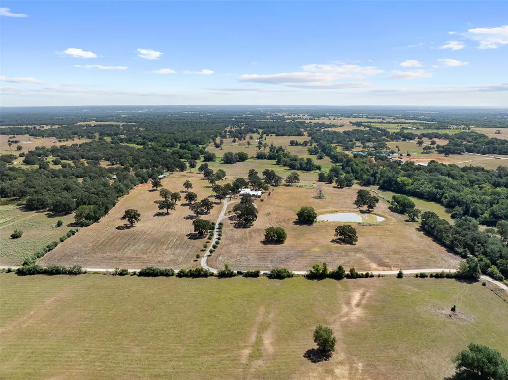 1045 Private Road 7005 Lexington, TX 78947