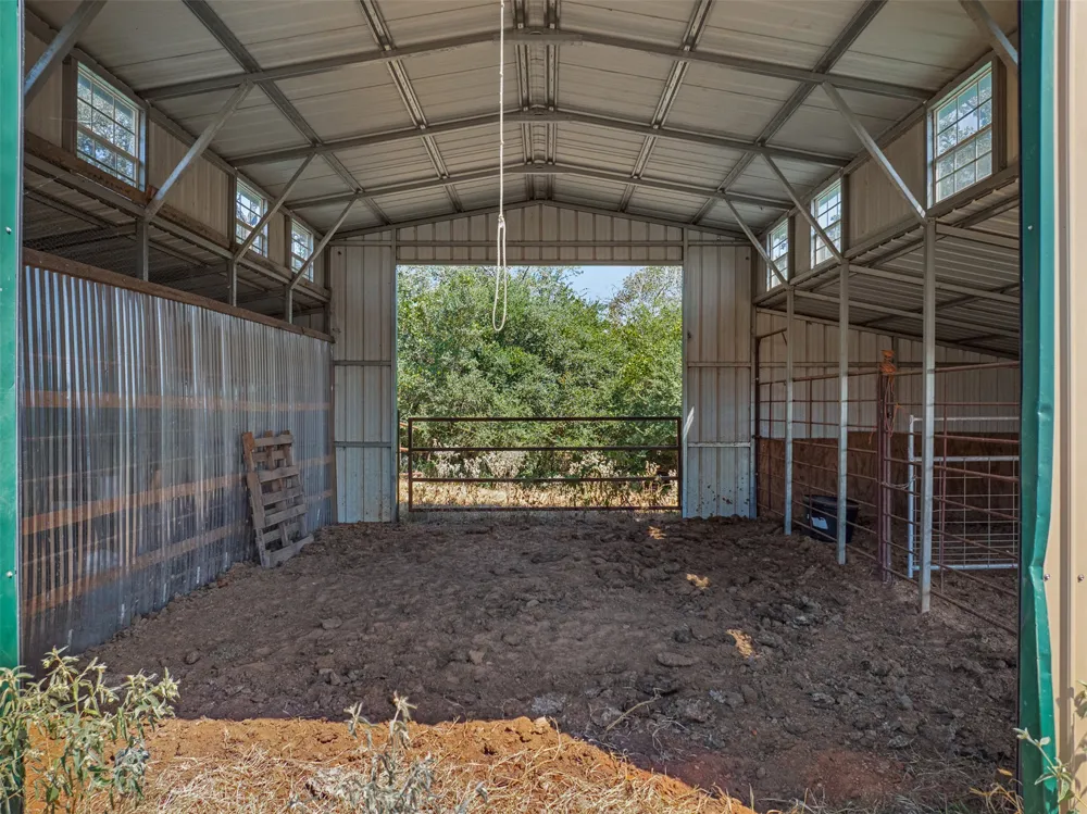 1045 Private Road 7005 Lexington, TX 78947