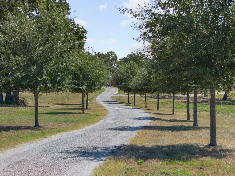 1045 Private Road 7005 Lexington, TX 78947