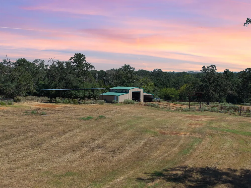 1045 Private Road 7005 Lexington, TX 78947