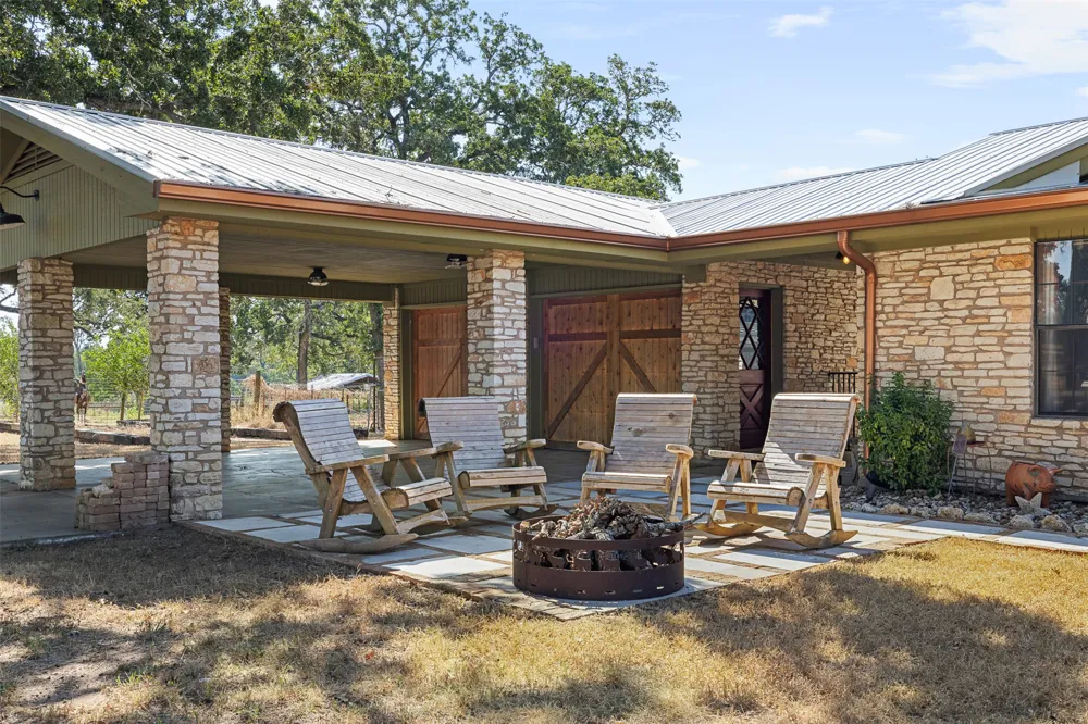 1045 Private Road 7005 Lexington, TX 78947