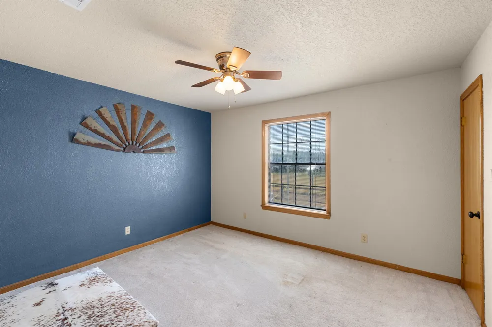 1045 Private Road 7005 Lexington, TX 78947
