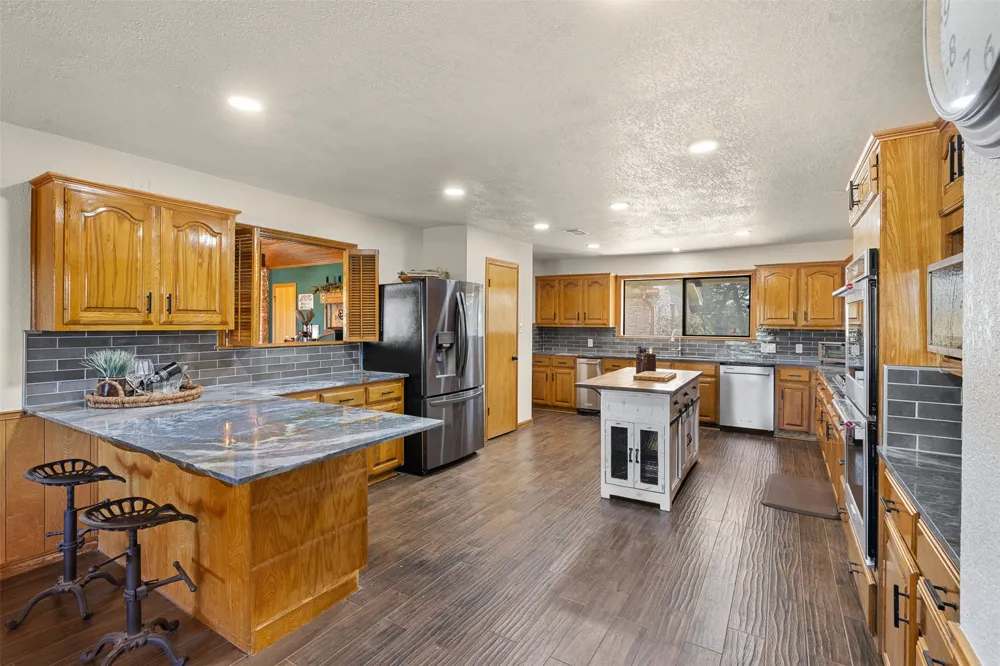 1045 Private Road 7005 Lexington, TX 78947