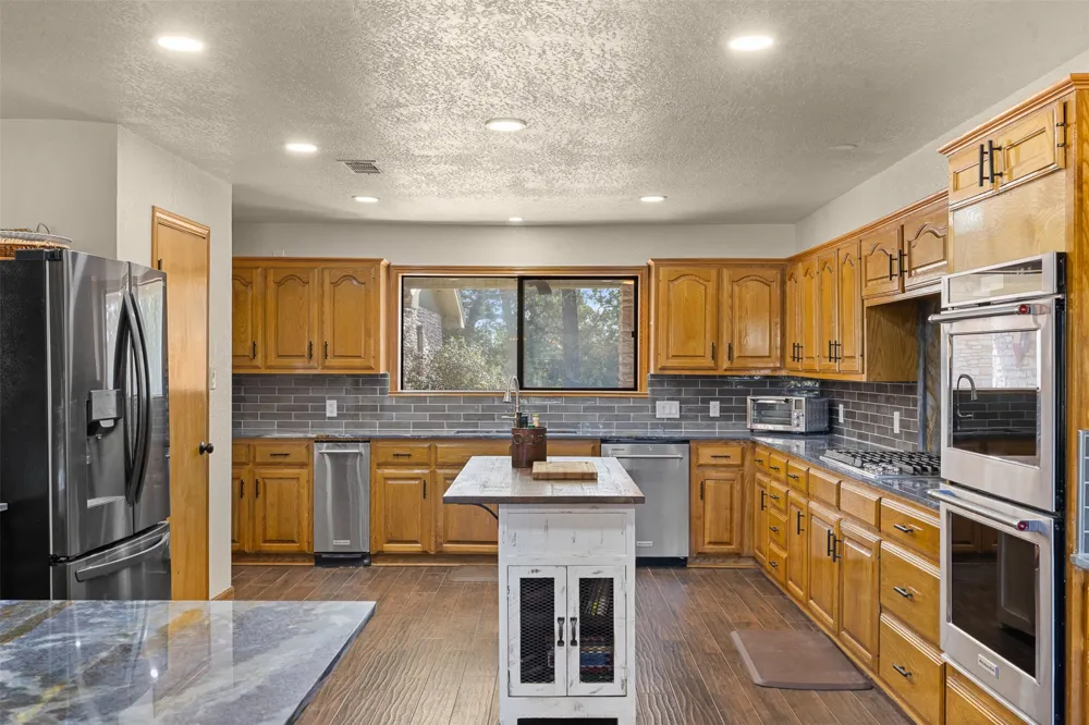 1045 Private Road 7005 Lexington, TX 78947