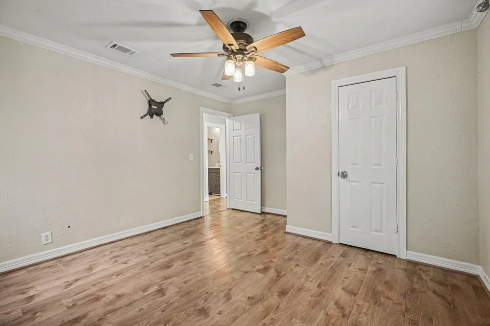 905 15th Ave N Texas City, TX 77590