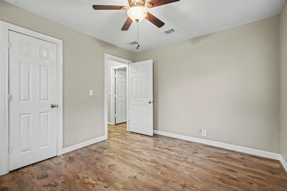 905 15th Ave N Texas City, TX 77590