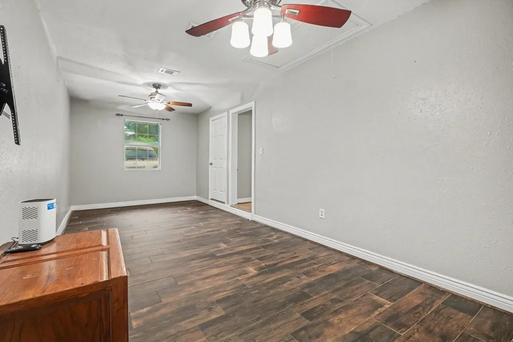 905 15th Ave N Texas City, TX 77590