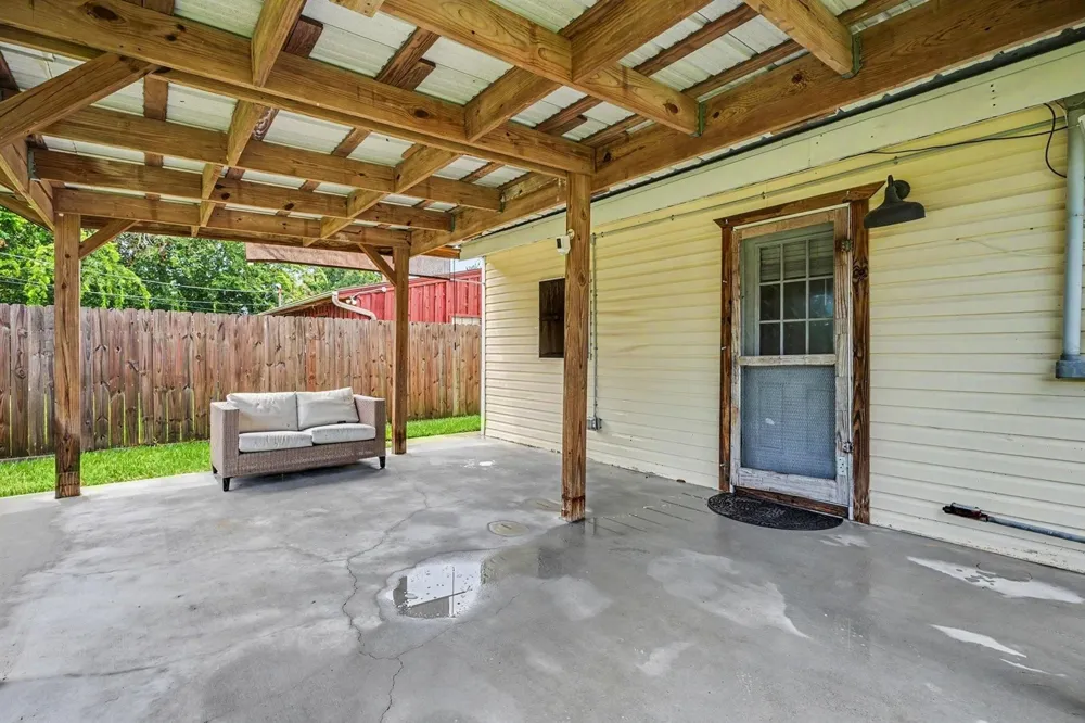 905 15th Ave N Texas City, TX 77590