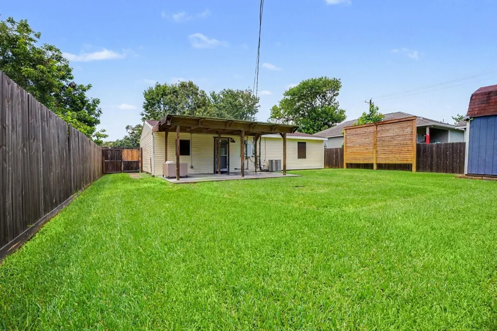 905 15th Ave N Texas City, TX 77590