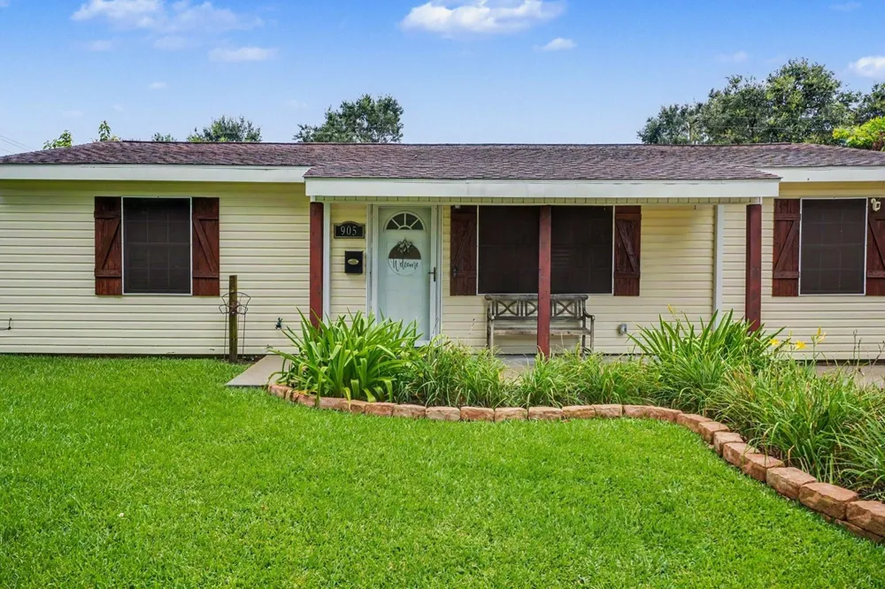 905 15th Ave N Texas City, TX 77590