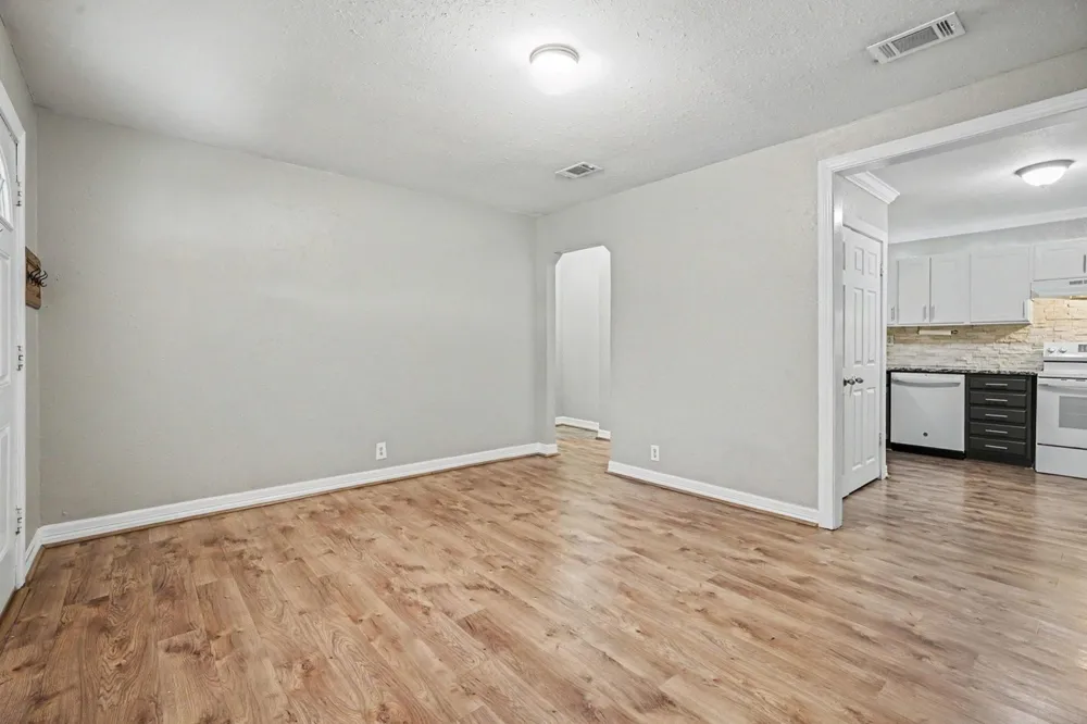 905 15th Ave N Texas City, TX 77590