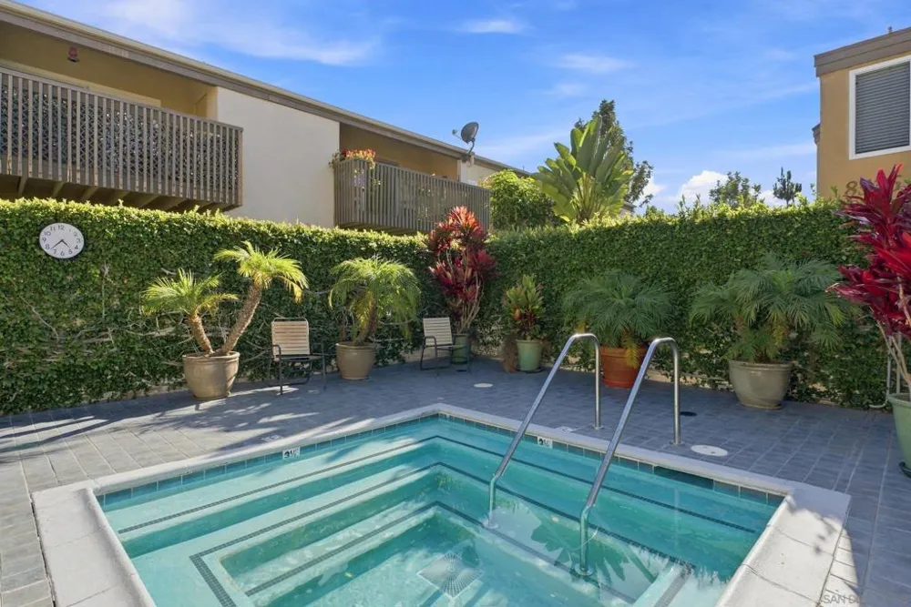 8581 Villa La Jolla #J La Jolla, CA 92037